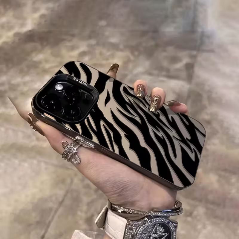 Zebra Pattern Black Advanced I - Apple Iphone 15 recension och pris